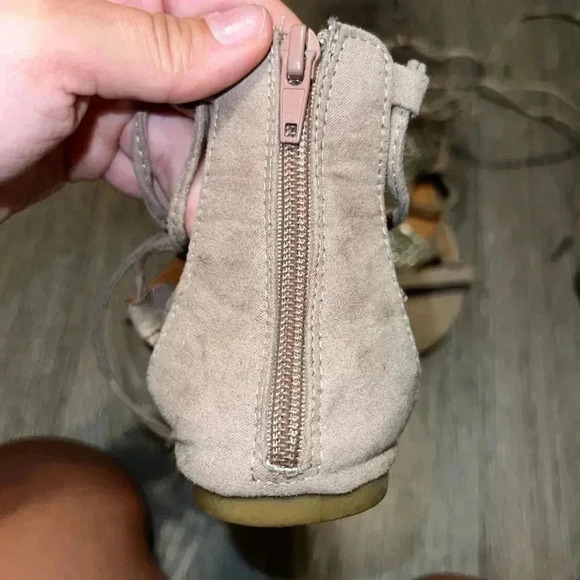 Daytrip Woman’s Gladiator strap up sandal - Picture 11 of 12